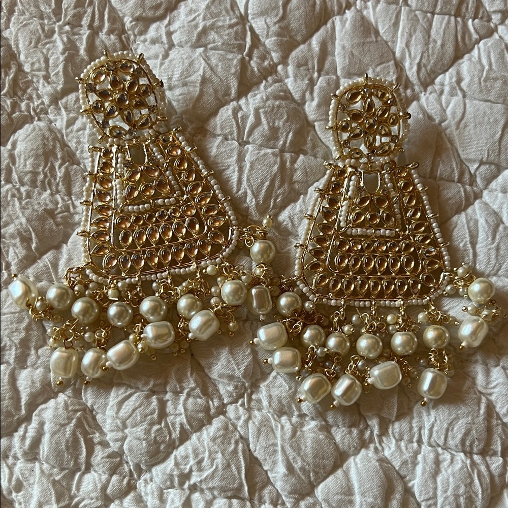Elegant Gold and Pearl Earrings